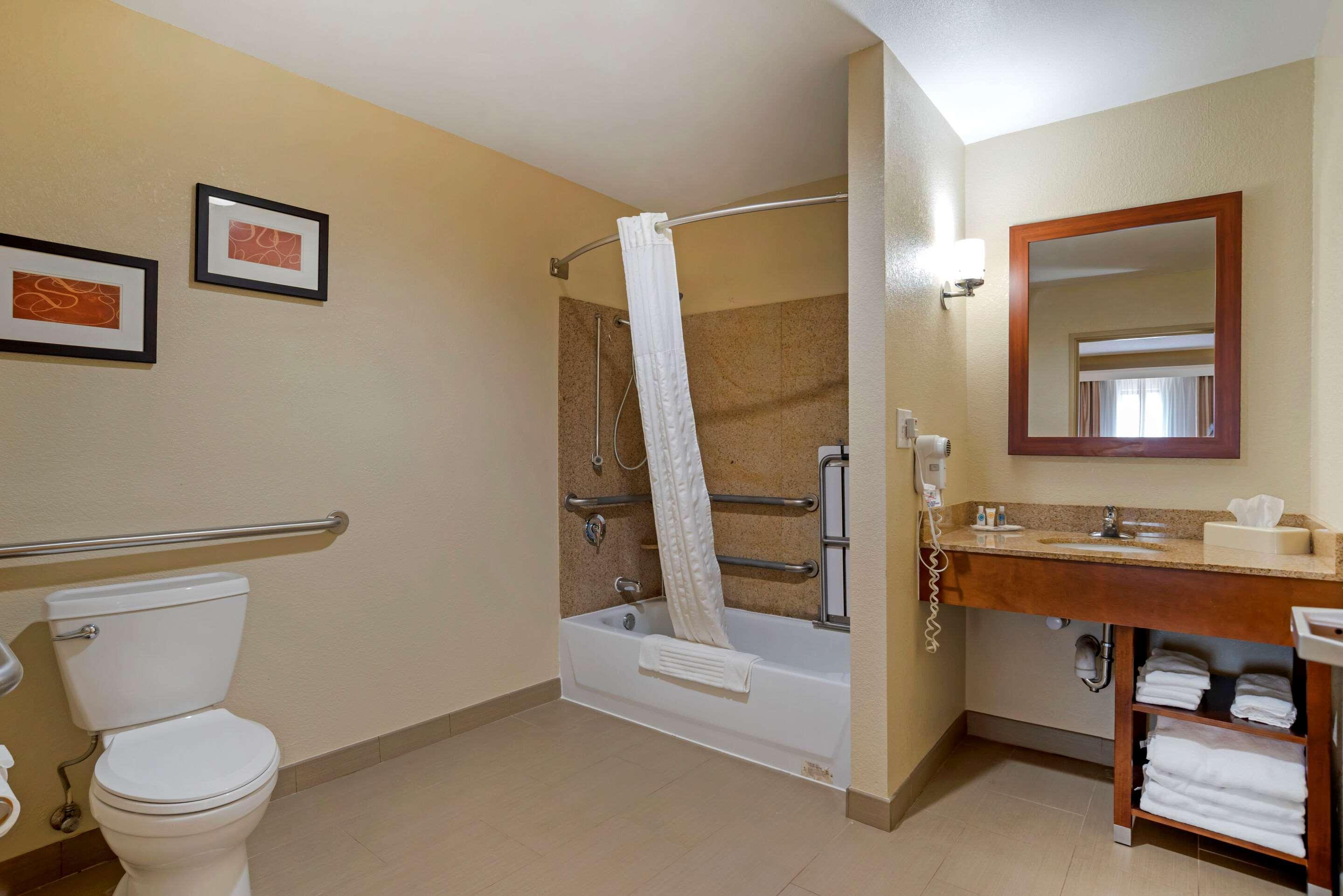 Comfort I-20 Exit 188 Hotel 3*